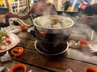 Eten met Bee&Whann en 1 van de security van Atmos.jpg