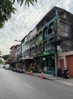 Soi 4, dicht bij het park.jpg