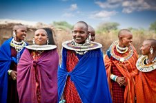 mulheres-do-masai-com-ornamento-tradicionais-tanzânia-43324831.jpg